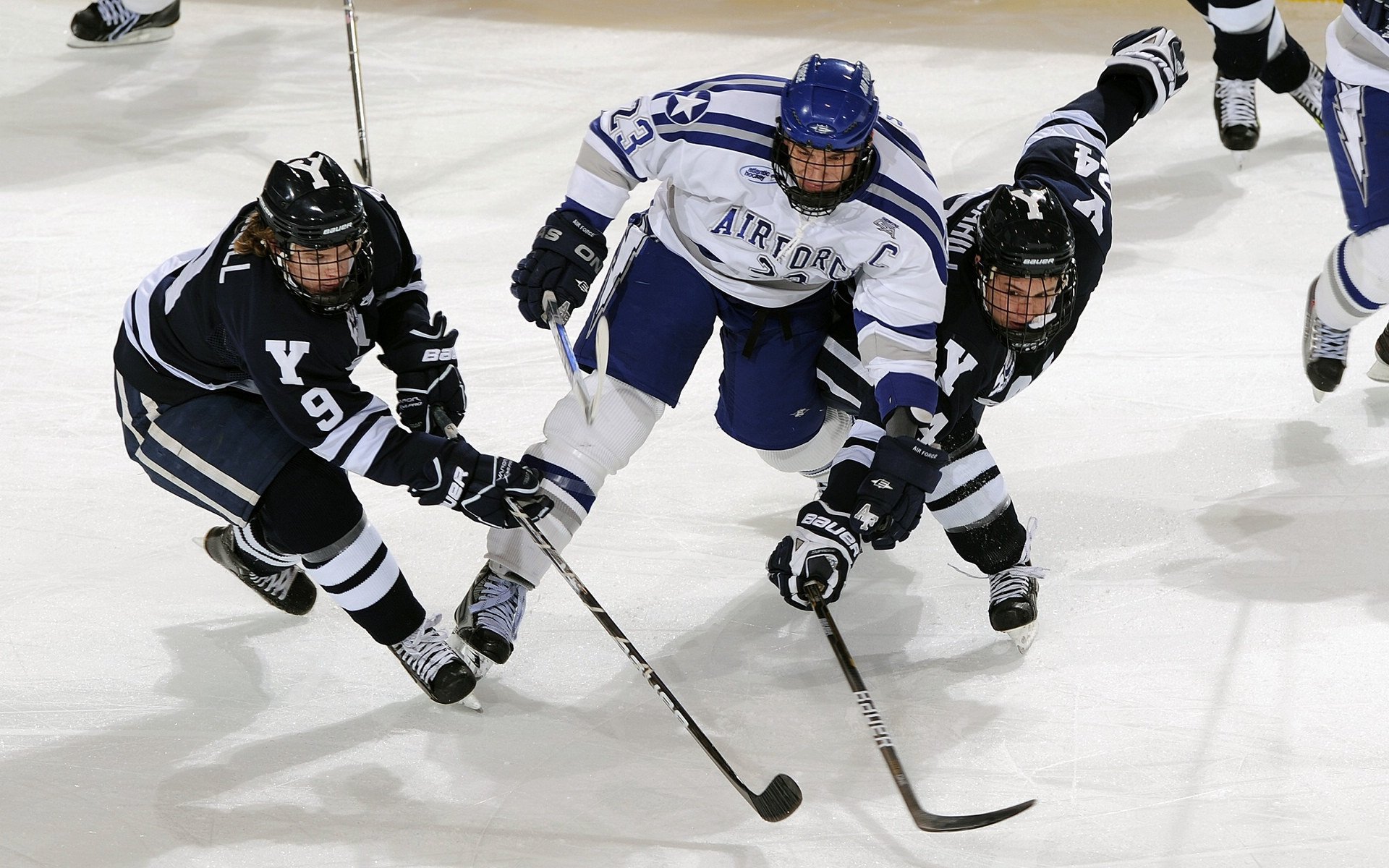 爱游戏体育下载-中国足球场上站位变化趋势，足球队站位